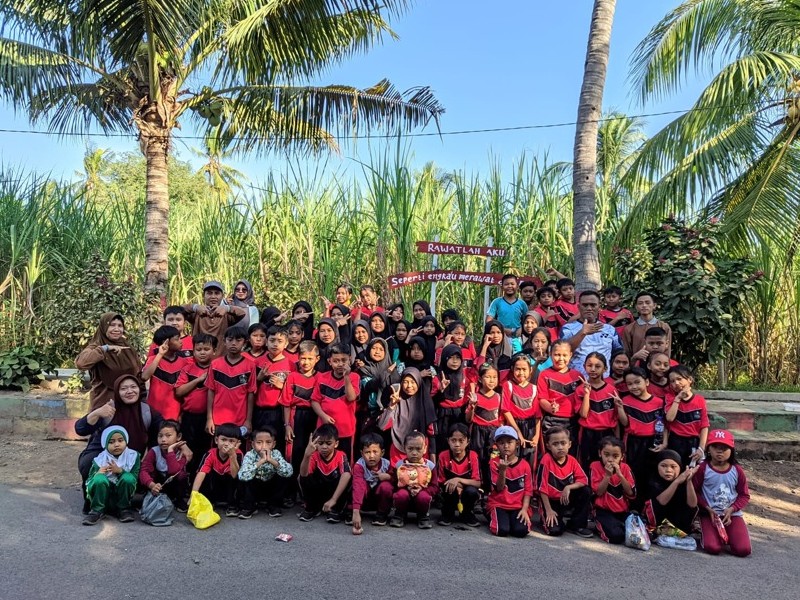 Menjelajah Lingkungan sekitar dalam rangka penutupan MPLS